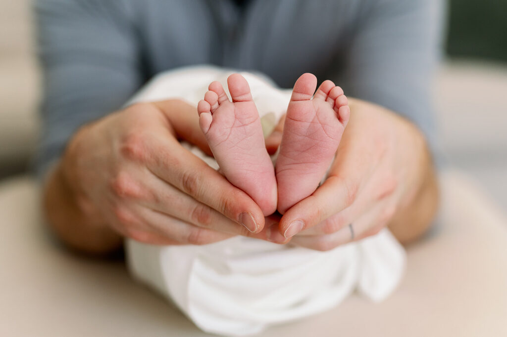 When to Take Newborn Photos | Bauer Creative Tiny little newborn feet are fun thing to document when its time to take newborn photos.